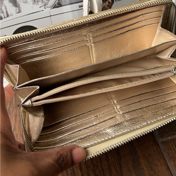 COACH Zip Around wallet - Picture 3 of 4